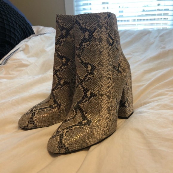 Vince Camuto Snakeskin Boot, sz 37, hardly worn - Picture 4 of 8